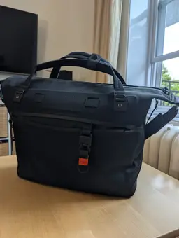 Black Ember WPT-SHLDR - TOTE 20L