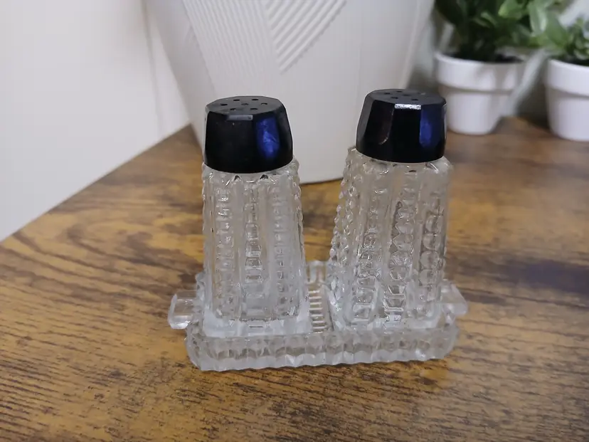 Vintage Glass Salt and Pepper Shaker Set 032