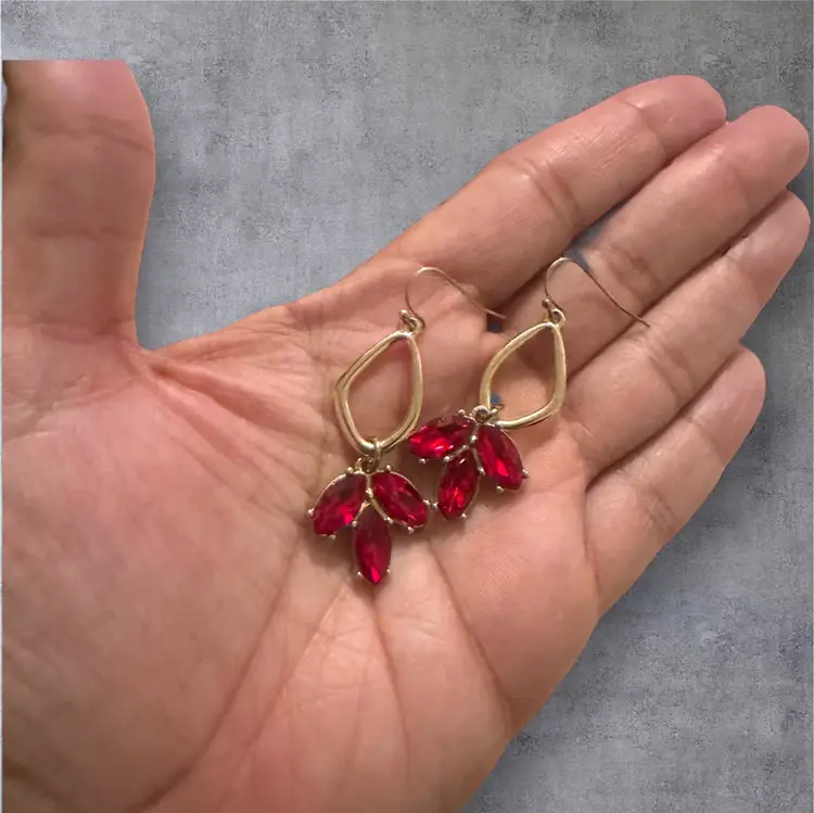 Vintage Dangle Earrings Goldtone Red Garnet Like Stones