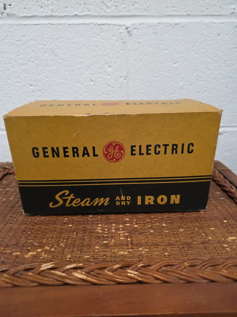 Vintage General Electric Steam Dry Iron **BOX ONLY*** GE 179F40 (QU)