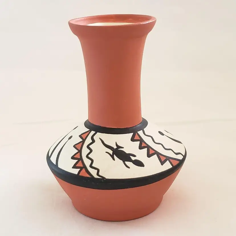 Native American small Pueblo Ceramic Hand Painted Pot Signed P G 3 7/8" tall