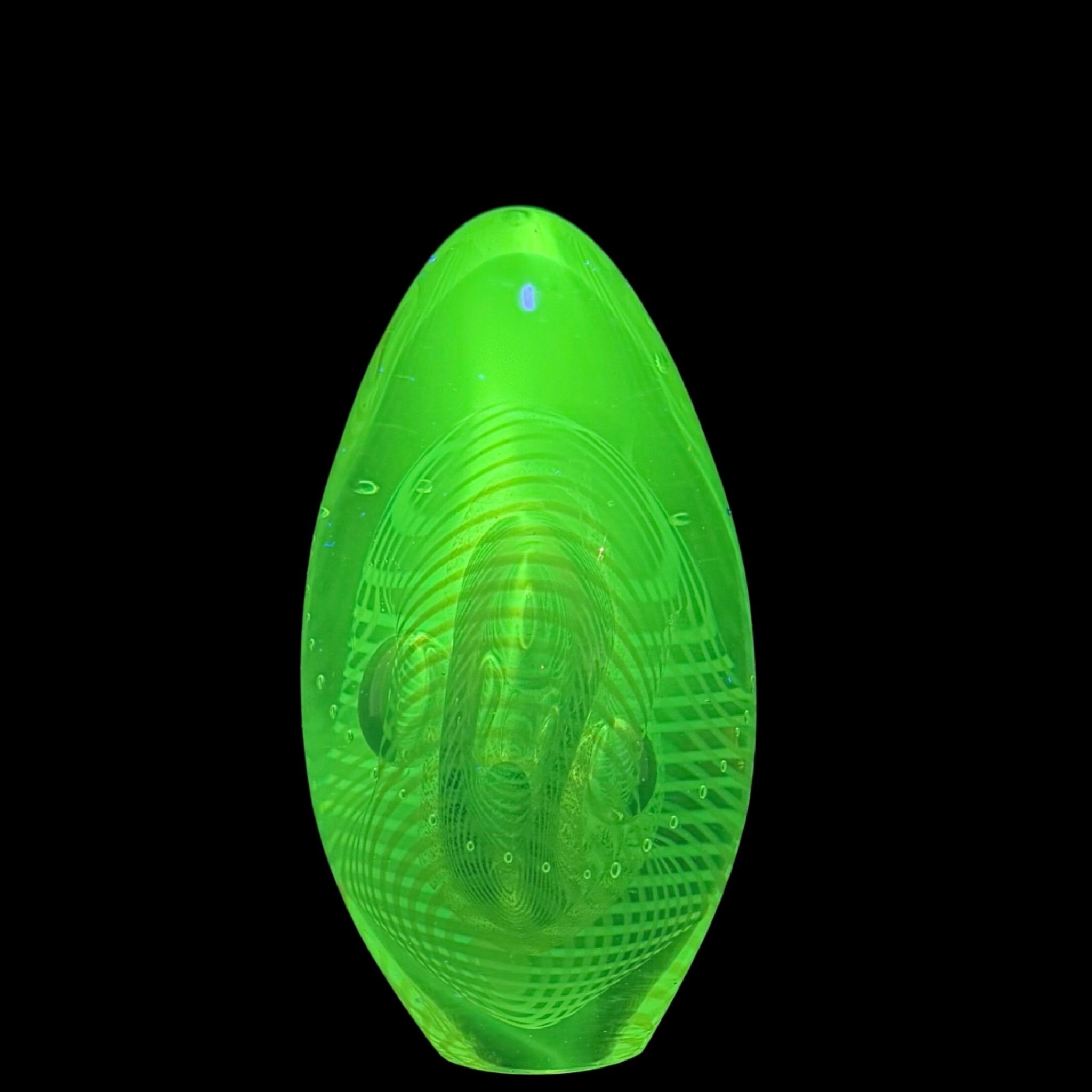 Niknax · Robert Eickholt Paperweight Signed 1997 Egg Shape Clear