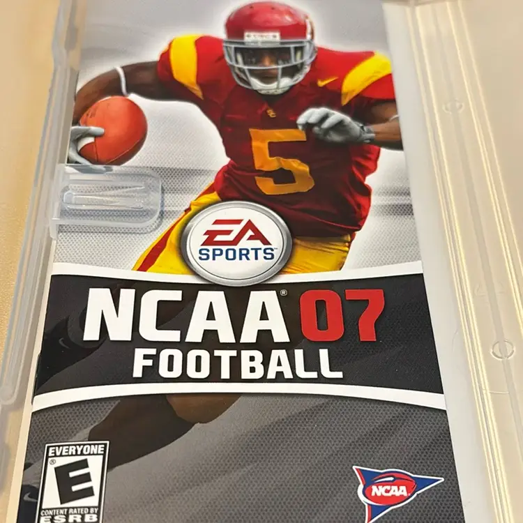 PSP - Complete In Case - NCAA Football 07