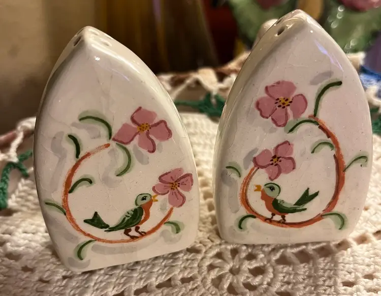 VINTAGE IRON CERAMIC BIRD SALT AND PEPPER