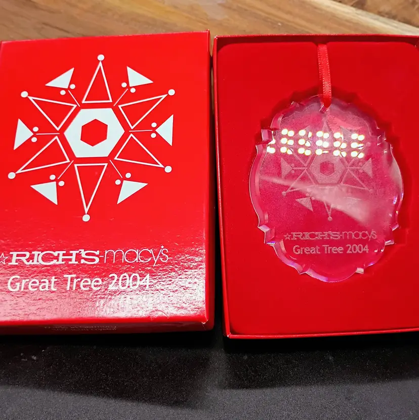 Vintage Rich's - Macy's The Great Tree 30% Lead Crystal Annual Christmas Ornament 2004.