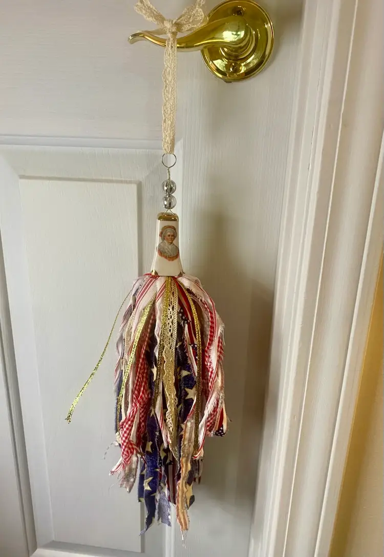 Vintage Martha Washington Americana Themed Salt Shaker Tassel