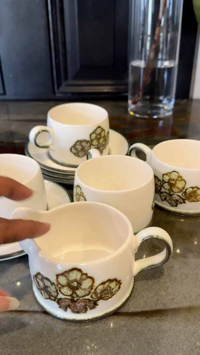 Wedgwood Primrose Pattern Teacups And Saucer (4) And Creamer