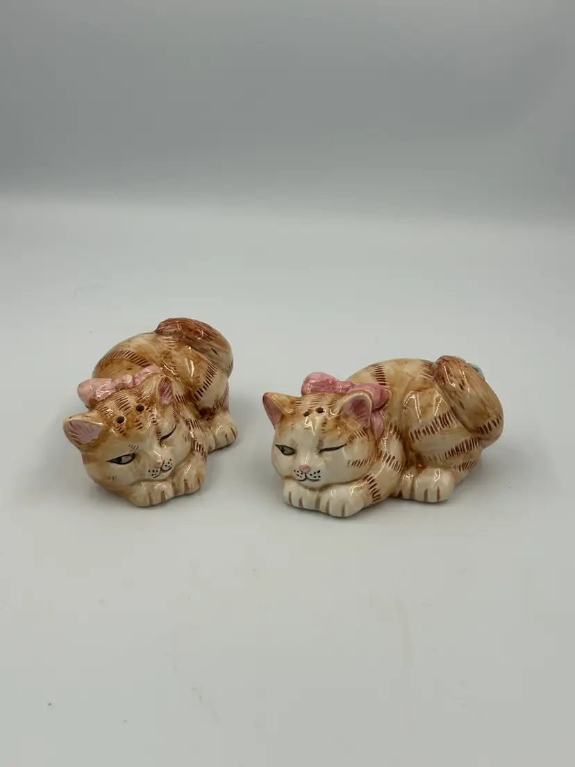 Pair Of Sleeping Kitty Cat  W/Mouse In Tail Salt & Pepper Shakers OCI