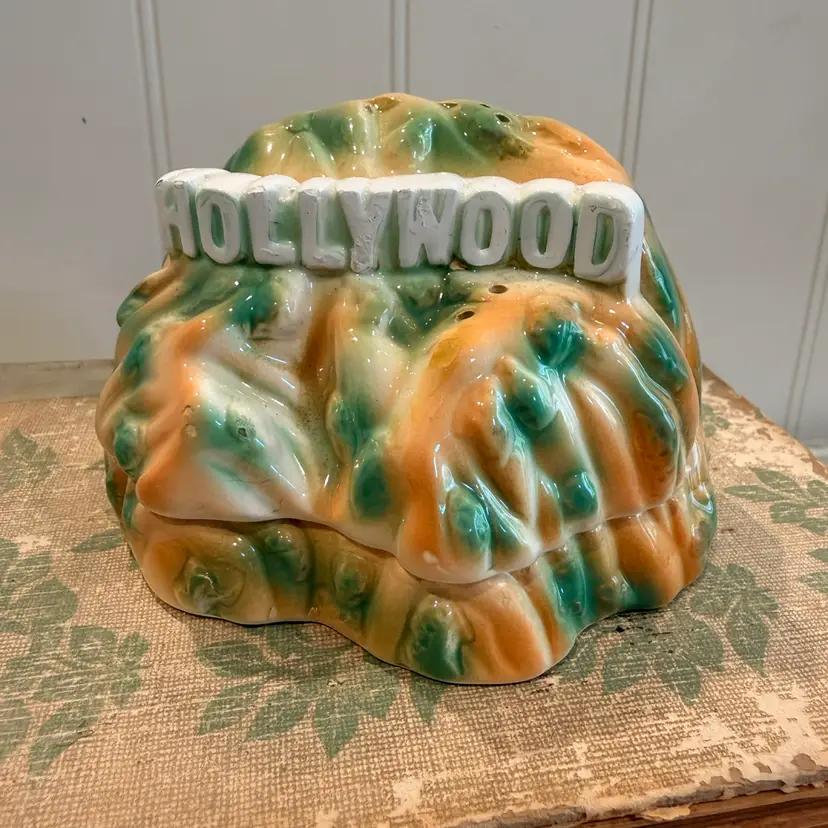 Hollywood Salt / Pepper Shaker