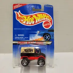 1997 Hot Wheels ~STREET BEAST~ Mercedes-Benz Unimog 1/4