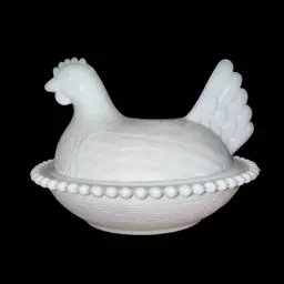 Vintage Indiana Glass MilkGlass Hen On Nest 5 1/4” Tall X 7” Long X 5.5” Wide