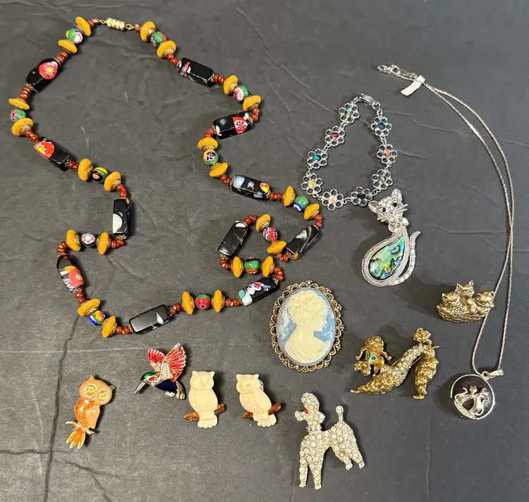 12 Different Pieces Of Vintage Costume Jewelry Assortment Of Jewelry Lot