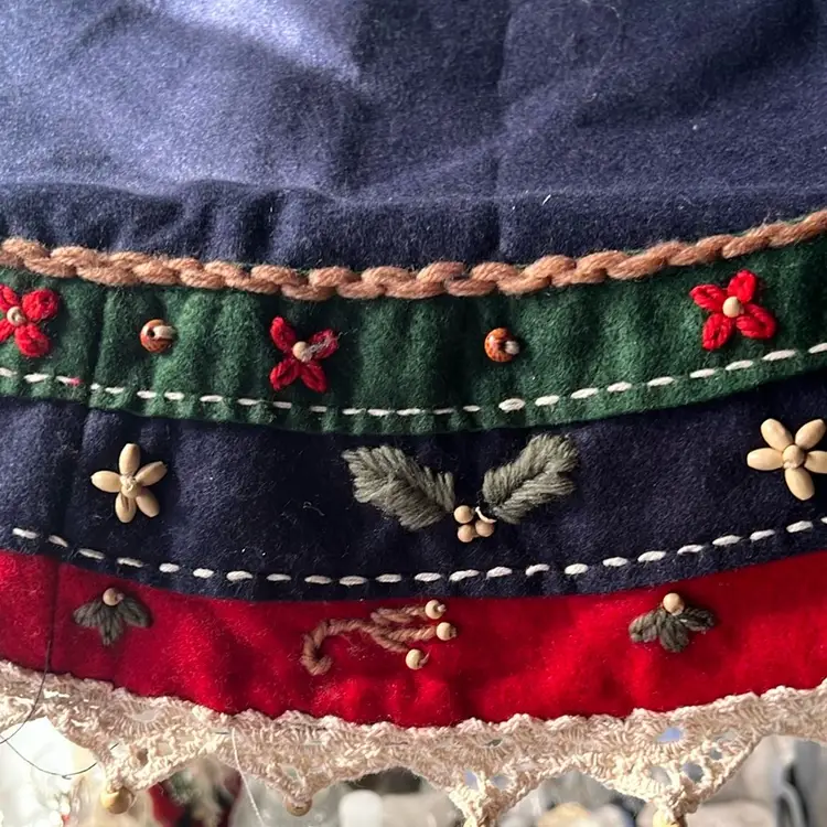 40” Handmade Felt 
Christmas Tree Skirt