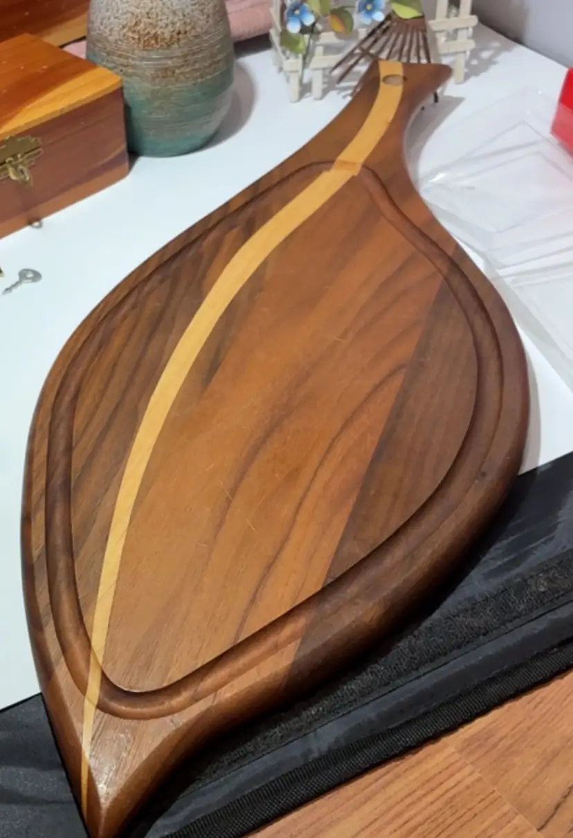 Leave Shaped Multi Tone Grain Cutting Board Wall Hanging