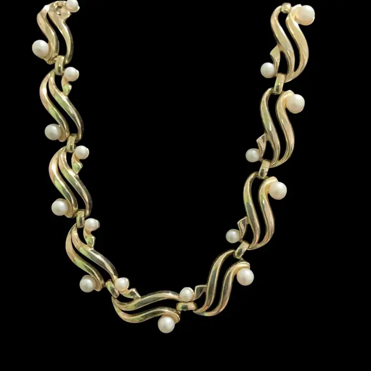 Vintage Goldtone Trifari Choker. With Faux Pearl Wave Link Design.