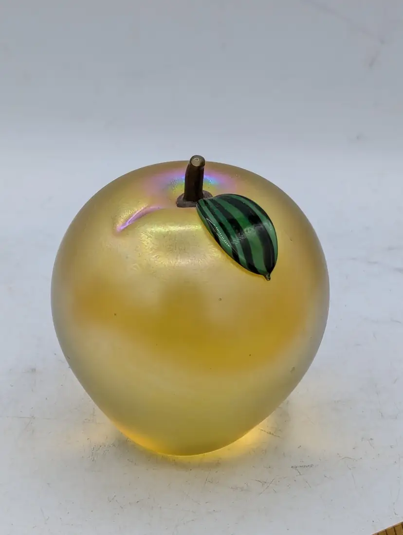 Orient & Flume Gold Iridescent Art Glass Apple Paperweight Green Leaf Signed 4"