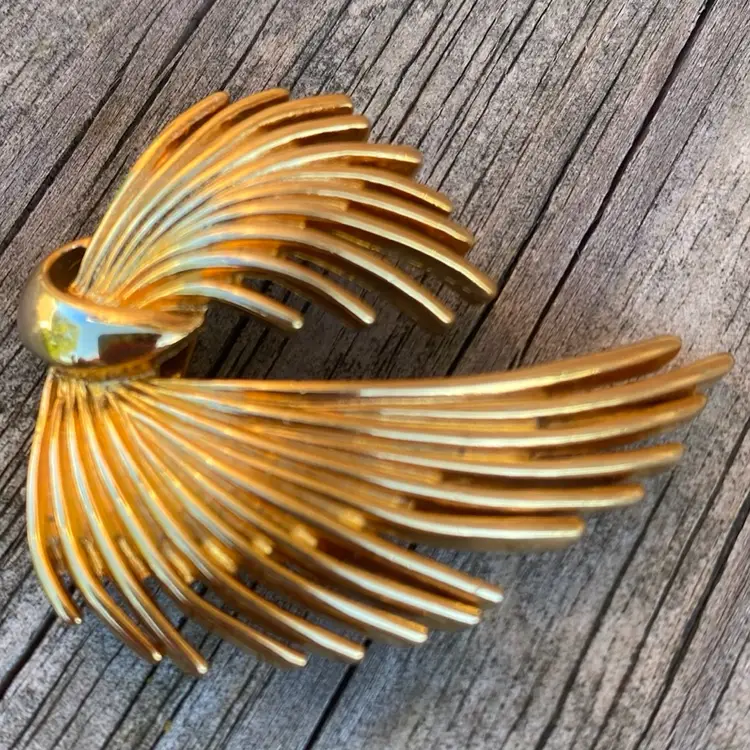 80s/90s Gold Tone Brooch 