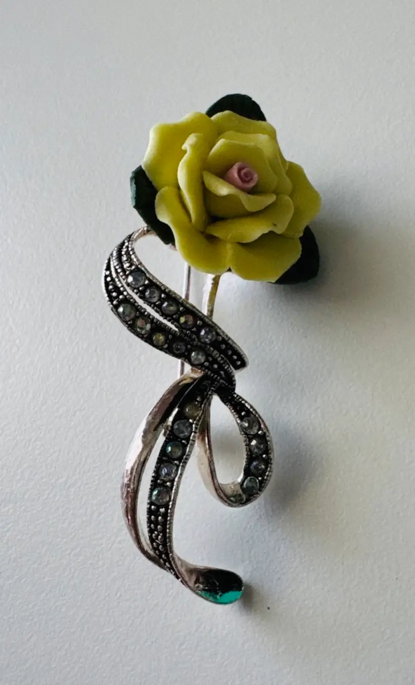 Vintage AVON Brooch, Yellow Rose With A Gold Tone Bow And Rhinestones