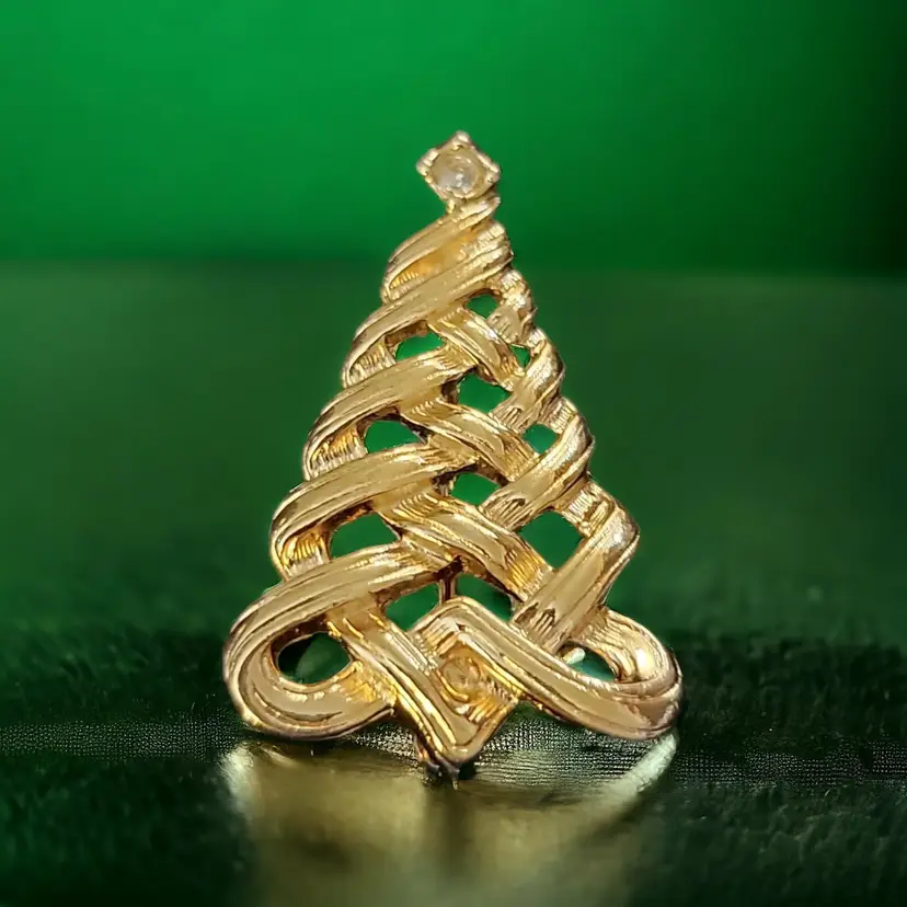 Avon Christmas Tree Pin Classic Gold Tone Rhinestone Top 
1 1/4" Tall