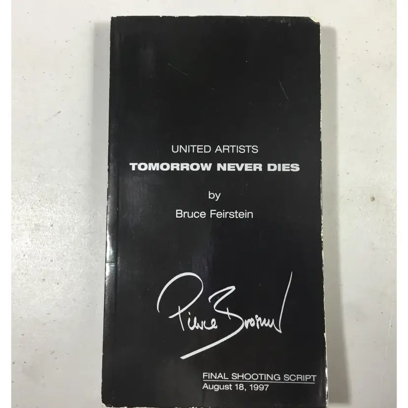1997 Exciting reproduction script book, James Bond, Tomorrow Never Dies, Pierce Brosnan