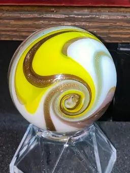 Unknown Maker 1.5" Gold, Green Yellow And White  Lutz Marble Front And Back Photos