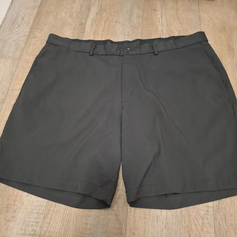 Nike Mens Black Golf Shorts Size 42 Polyester Blend Lightweight Performance Wear