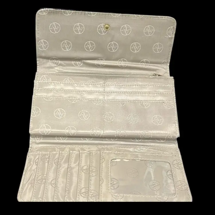 Vintage Adrienne Vittadini Patent Leather  Wallet brand new without tags