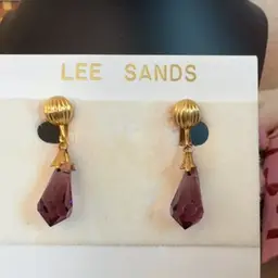 #02 - Jewelry Lee Sands Clip