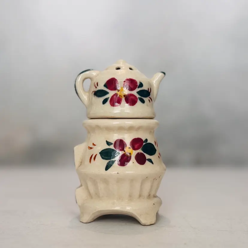 Vintage Ceramic Potbelly Stove & Teakettle Salt & Pepper Shakers – Floral – Made in Japan