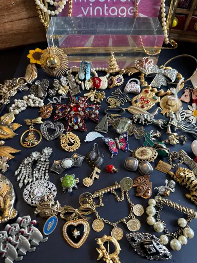 !Más! Jewelry W/Moonskyvintage