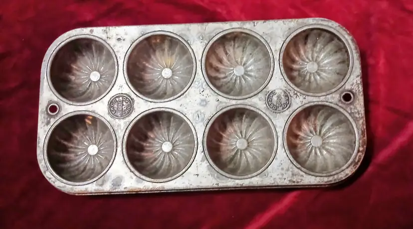 Vintage Eko Muffin Tin