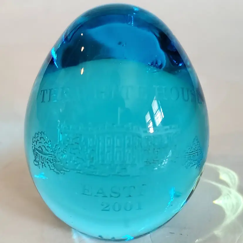 Vintage Official 2001 White House Aqua Blue Glass Easter Egg Paperweight
