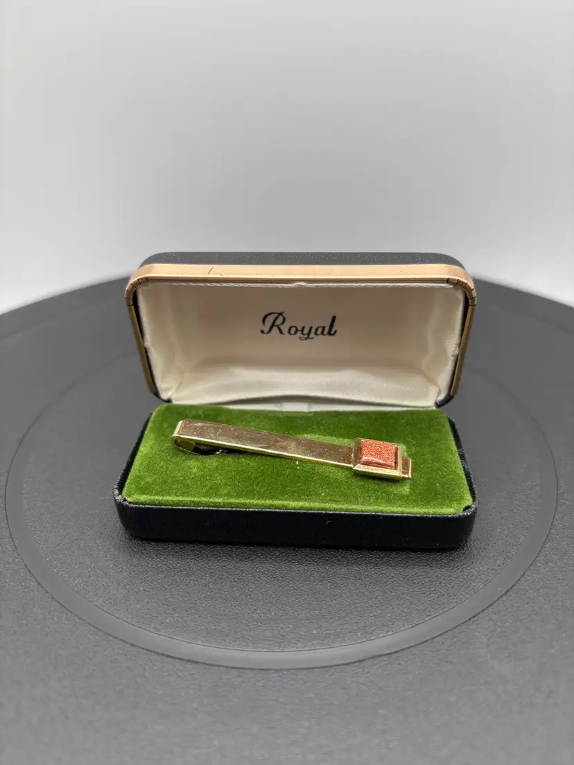 Royal gold tone fancy tie pin