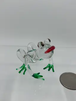 Small Art Clear Glass Frog Figurine Green Feet Red Lips