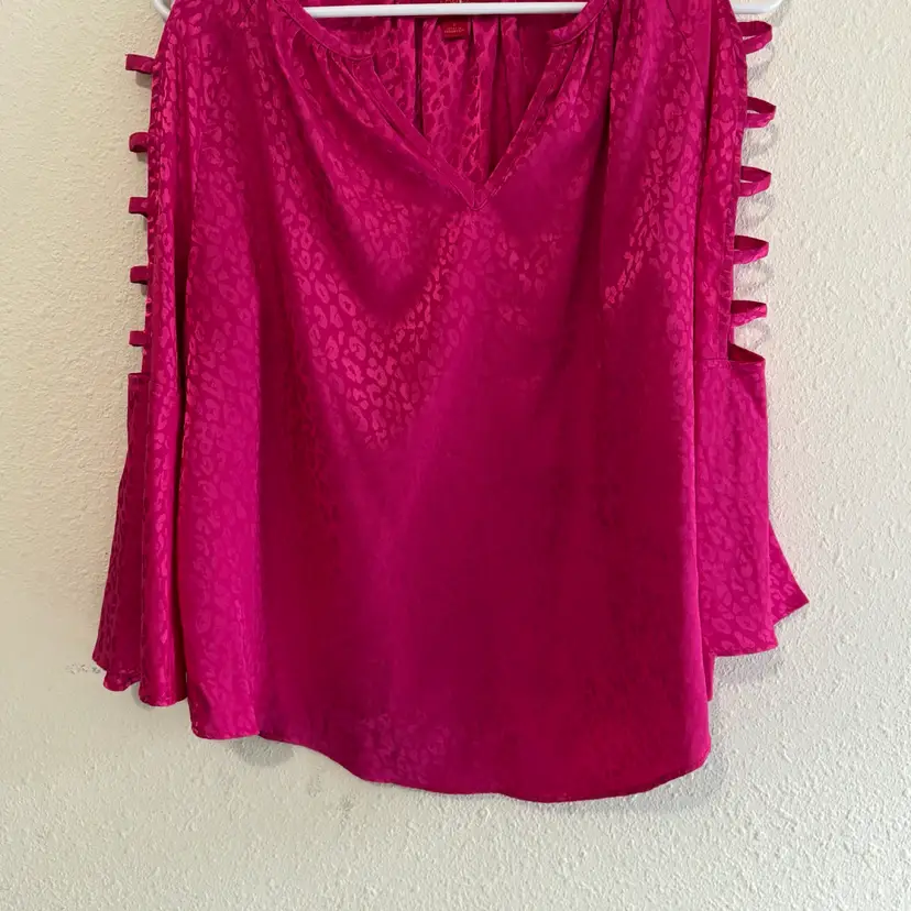 035. Jennifer Lopez Hit Pink Blouse