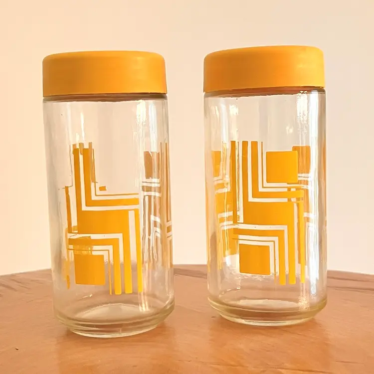 Vintage Country Crystal Shakers Spice Salt Pepper Jars WORN Design PIC