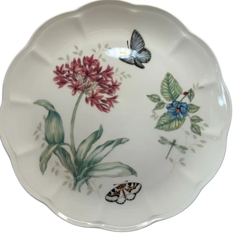 Lenox China Butterfly Meadow Eastern Tailed Blue - Couple Of Utensil Marks 
11” Diameter