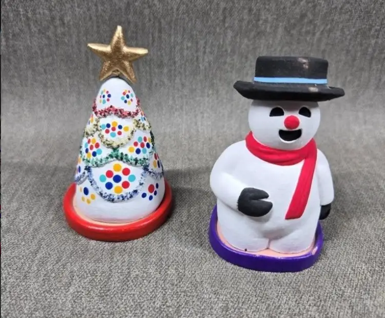 Christmas Tree and Snowman Covered Pottery Nativity Scenes Free Shipping