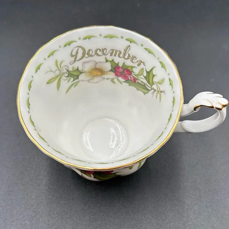 Royal Albert - Flower Of The Month - Christmas Rose - Bone China Teacup & Saucer