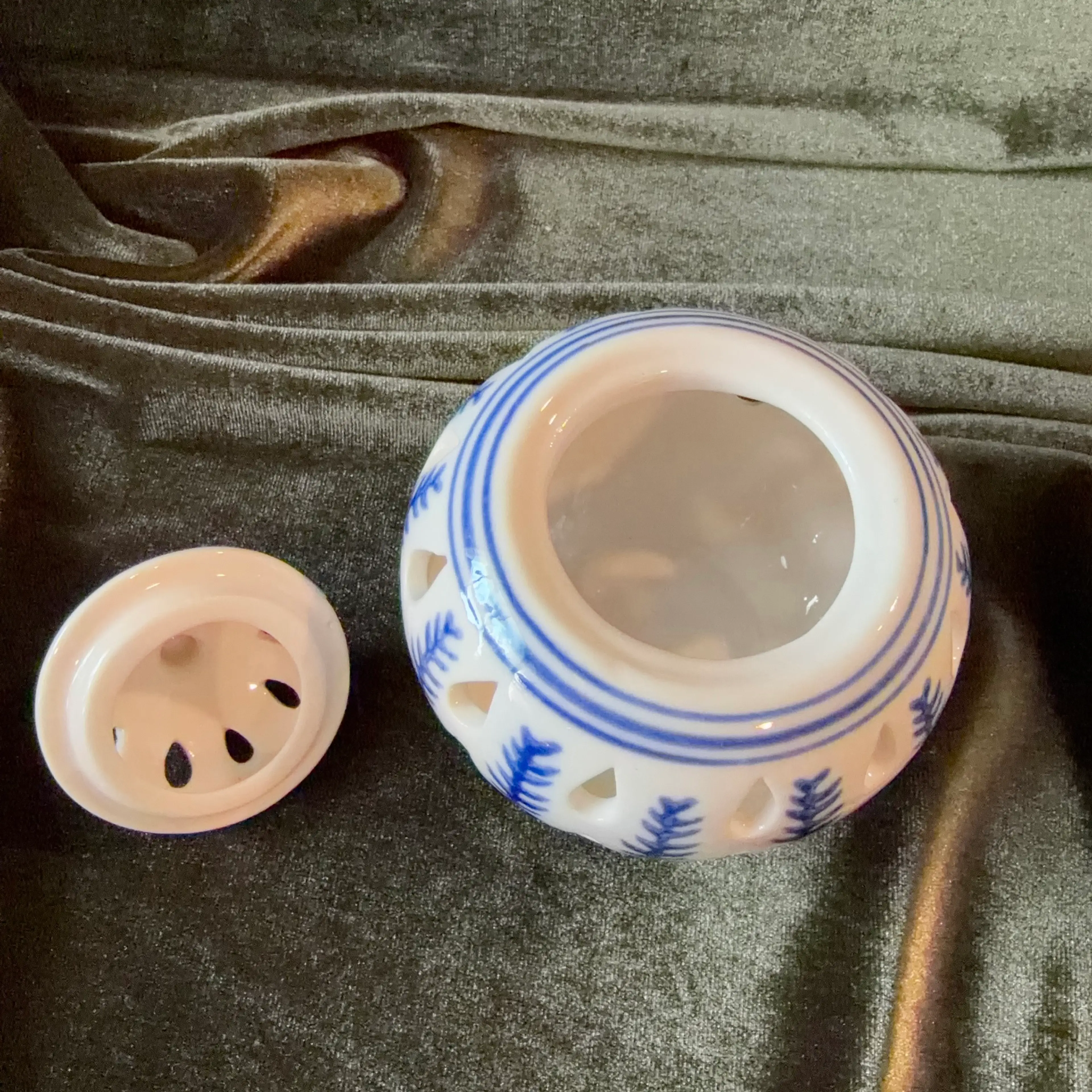 Image 2 of 6