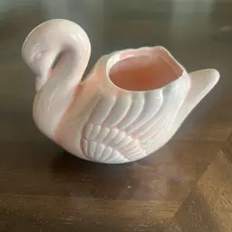 Loomco  Peach Colored Swan 4“ X 3“