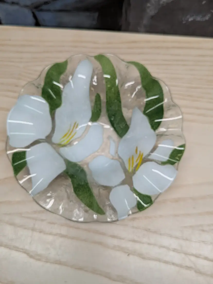 SYDENSTRICKER Fused Art Glass White 6 1/2"Bowl Flower Lily White Spring Summer Cottage Decor