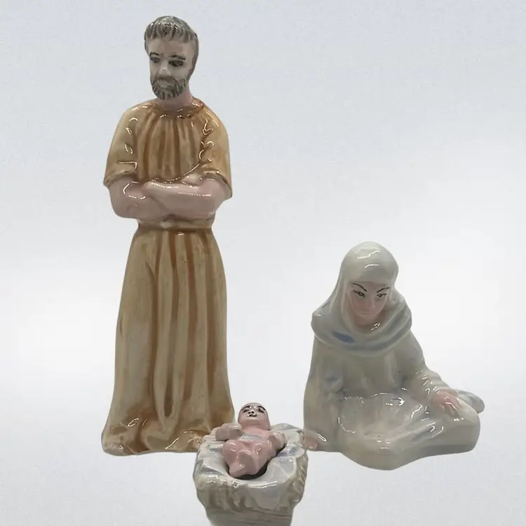 Nativity Jesus Mary Joseph Minimalist Hobbyist Signed Lois T. 1979