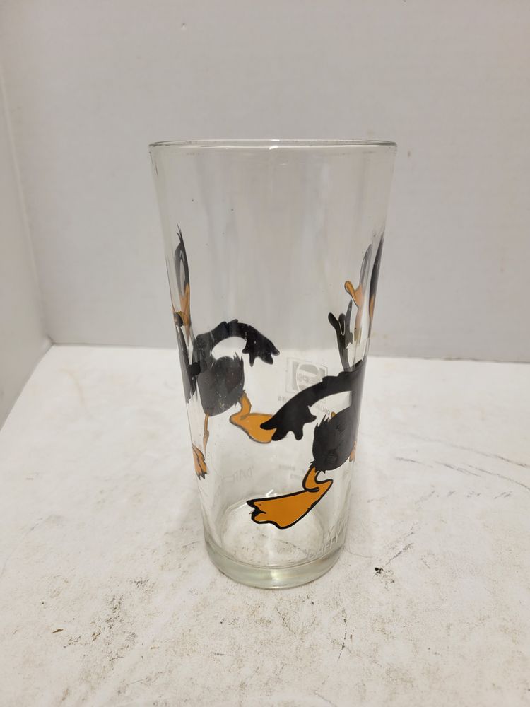 Vintage Looney Tunes Pepsi Collector  1973 Daffy Duck Warner Brothers Glass
