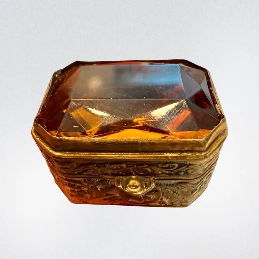 Vintage MCM Italian Florenza Ormolu Brass Faceted Topaz Glass Pill Box 1.05”