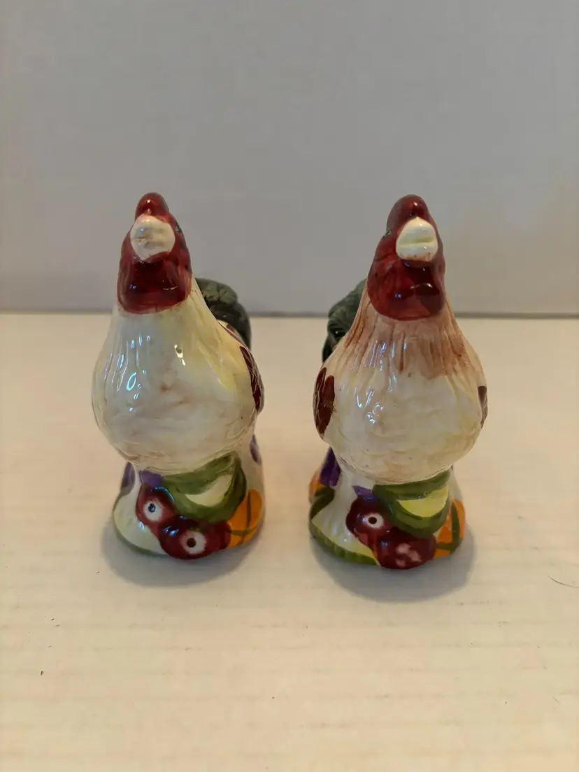 Vintage Chicken Pair of Salt and Pepper Shakers Hand-Painted Unbranded w/Stopper
