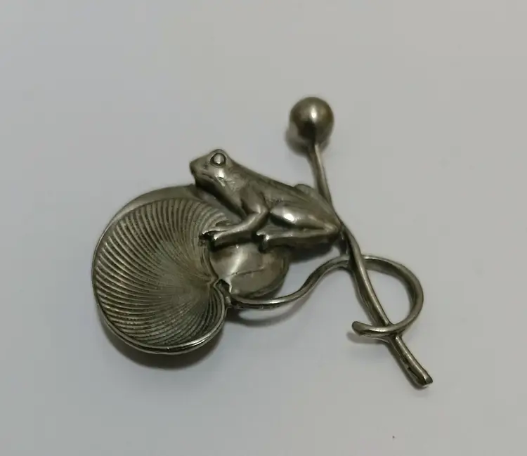 Vintage Pewter Frog Brooch