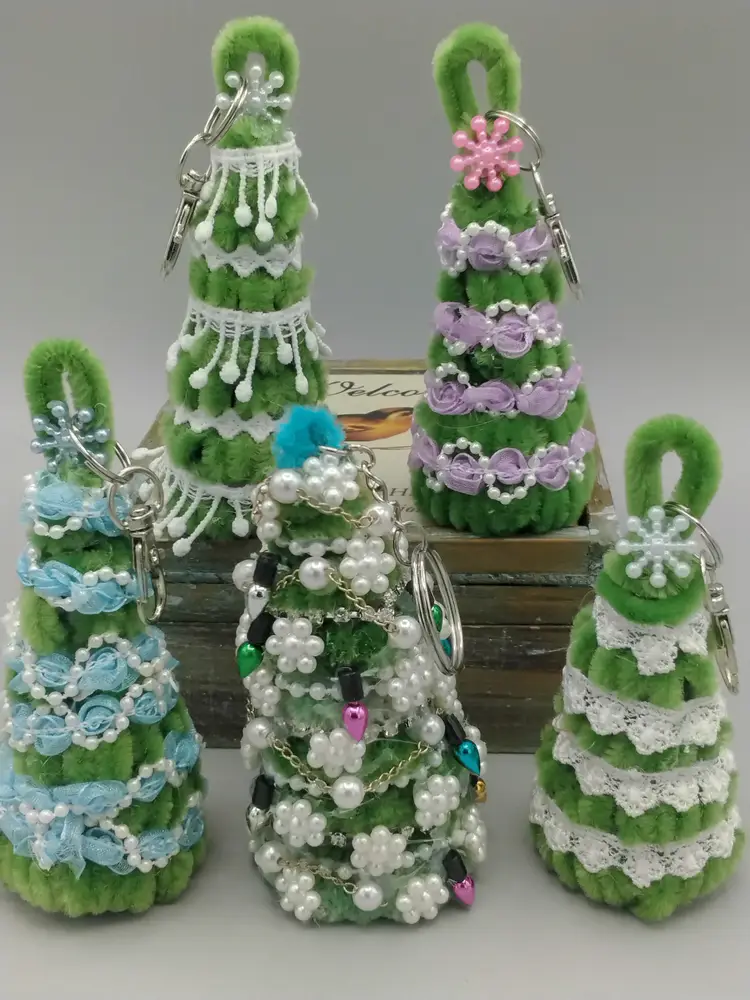 Pipecleaner Christmas Trees, Christmas Tree keychains, Ornaments, Gift Toppers