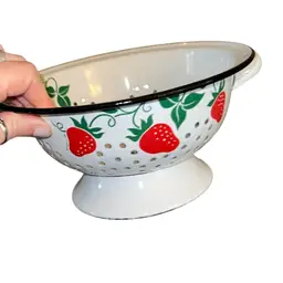Teleflora 1983 Strawberries Enamel Colander 9”