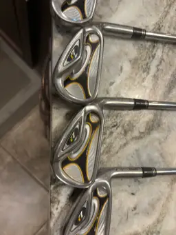 TaylorMade R7 Iron Set. 3-Pw (8 Iron Titleist DCI). Stiff Shaft With Good Grips